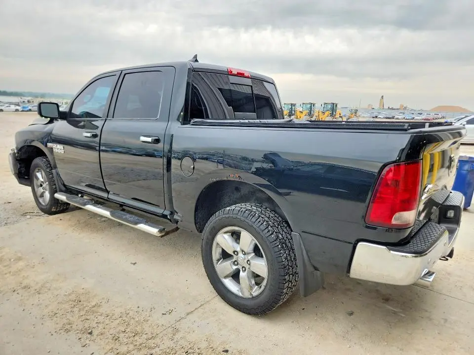 2016 RAM 1500 SLT  