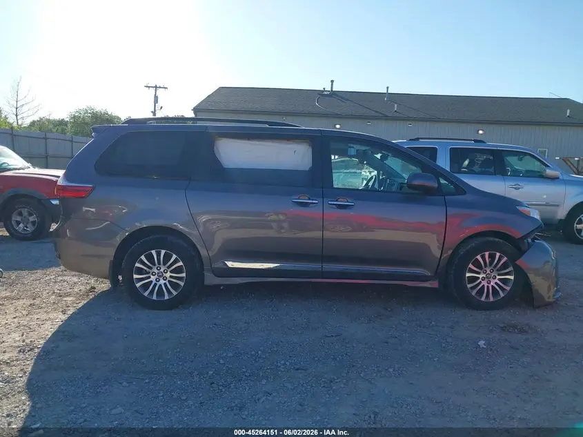 2019 TOYOTA SIENNA XLE 8 PASSENGER