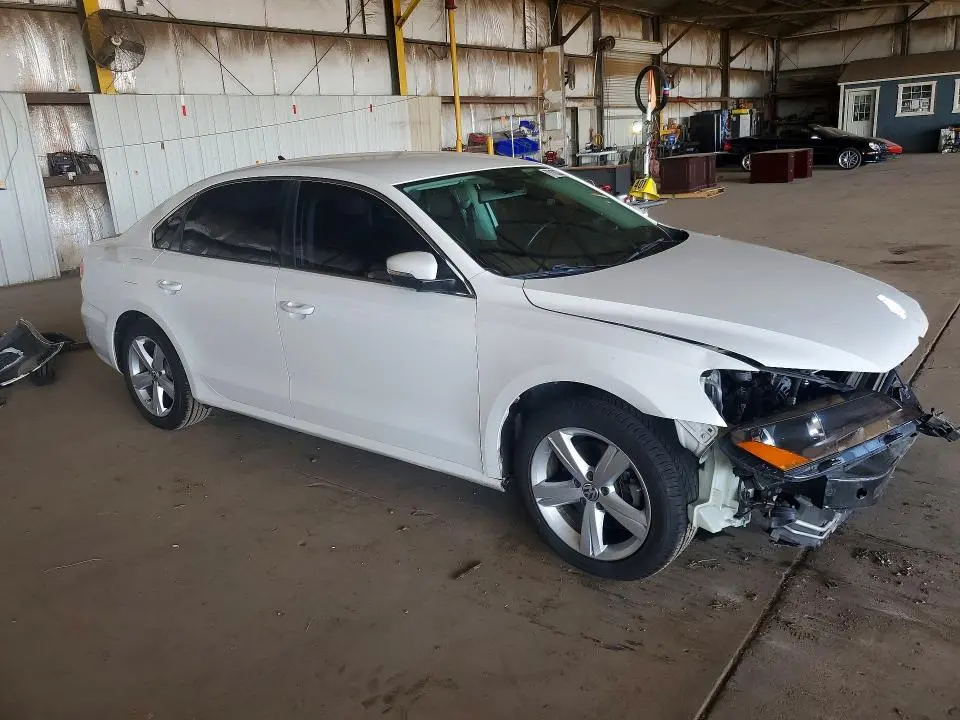 2014 VOLKSWAGEN PASSAT SE  