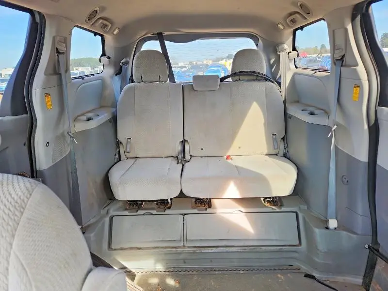 2014 TOYOTA SIENNA LE MOBILITY 7-PASSENGER  