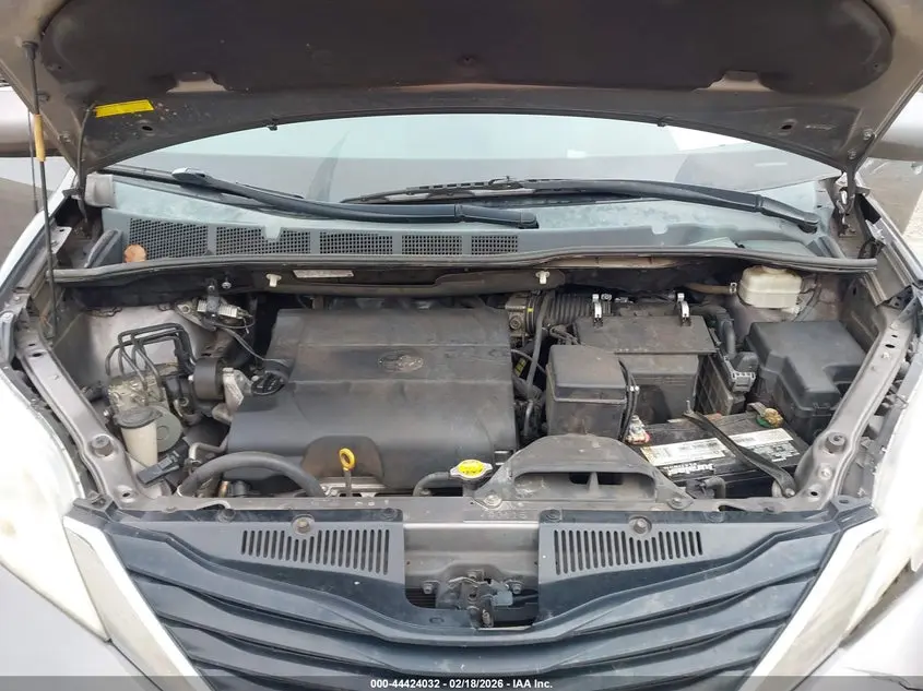 2012 TOYOTA SIENNA LE V6 8 PASSENGER