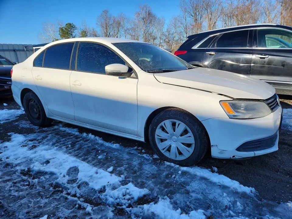 2011 VOLKSWAGEN JETTA SE  