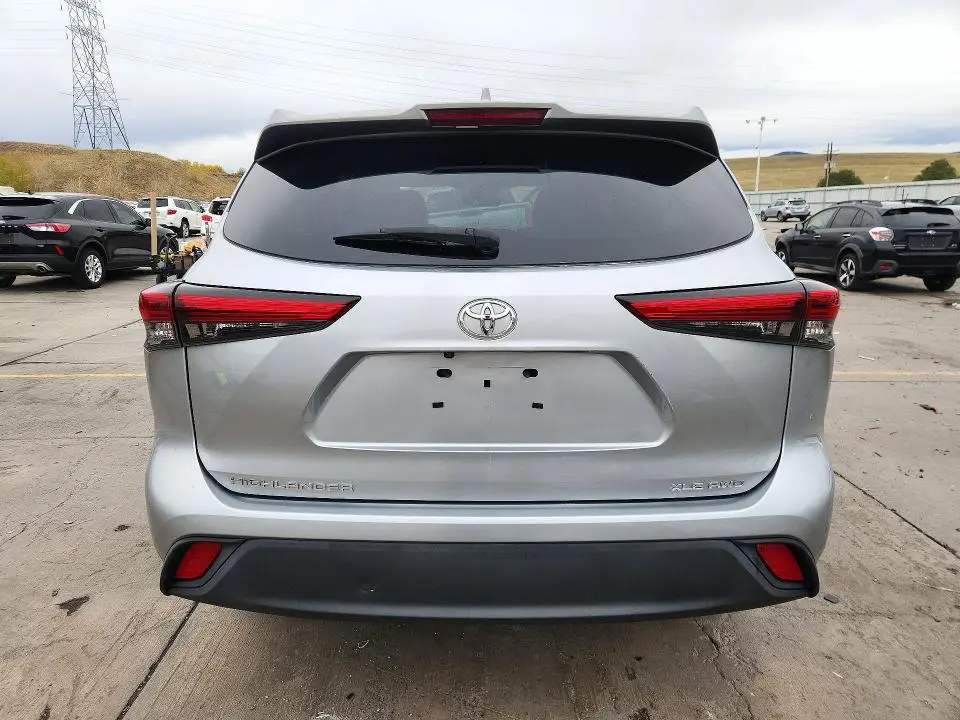 2020 TOYOTA HIGHLANDER XLE  
