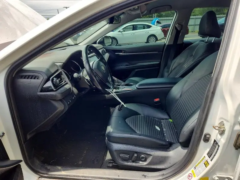 2019 TOYOTA CAMRY SE  