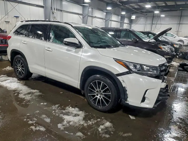 2017 TOYOTA HIGHLANDER SE  