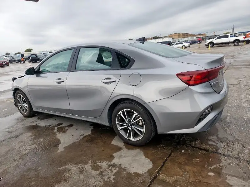 2023 KIA FORTE LX  