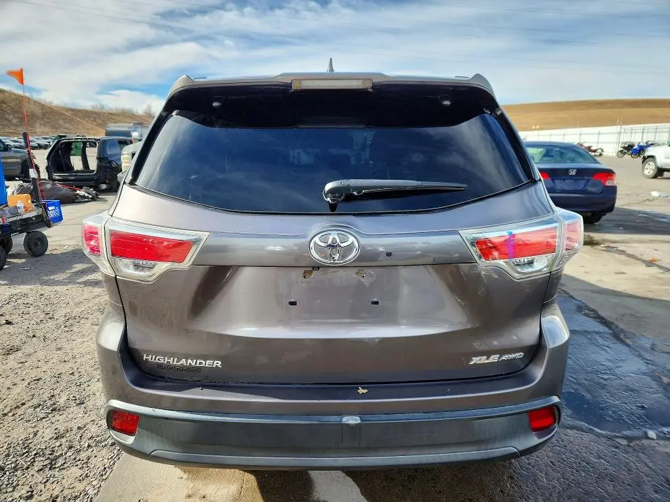 2016 TOYOTA HIGHLANDER XLE  