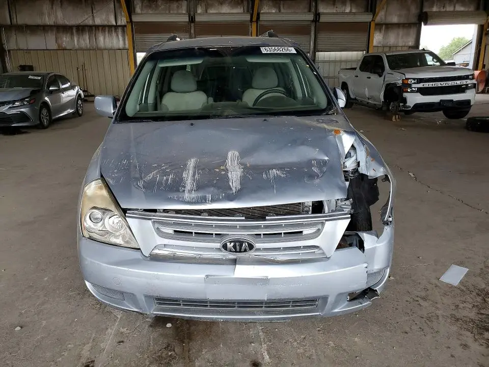2010 KIA SEDONA LX  