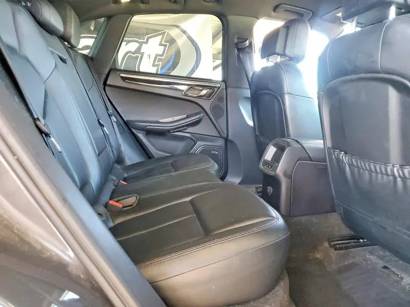 2015 PORSCHE MACAN   