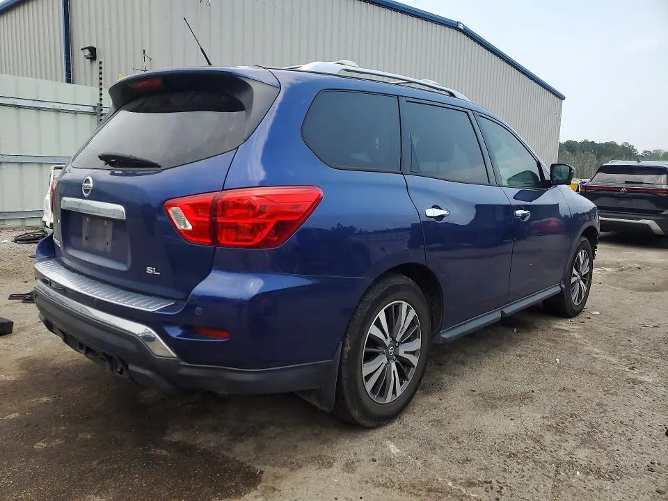 2017 NISSAN PATHFINDER SL  