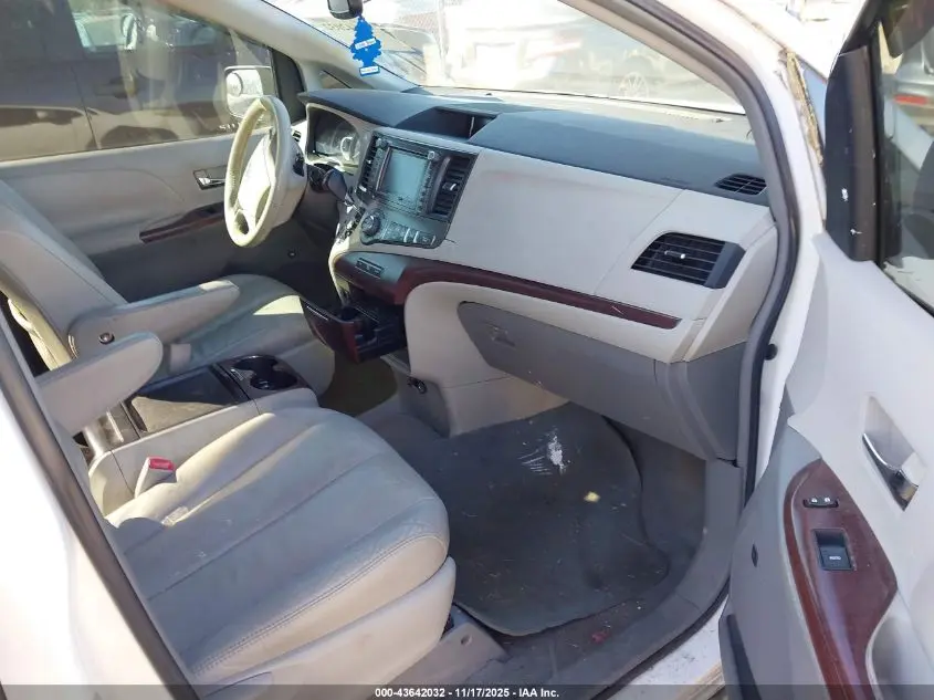 2011 TOYOTA SIENNA XLE V6