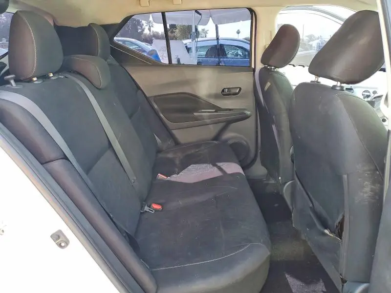 2022 NISSAN KICKS S  