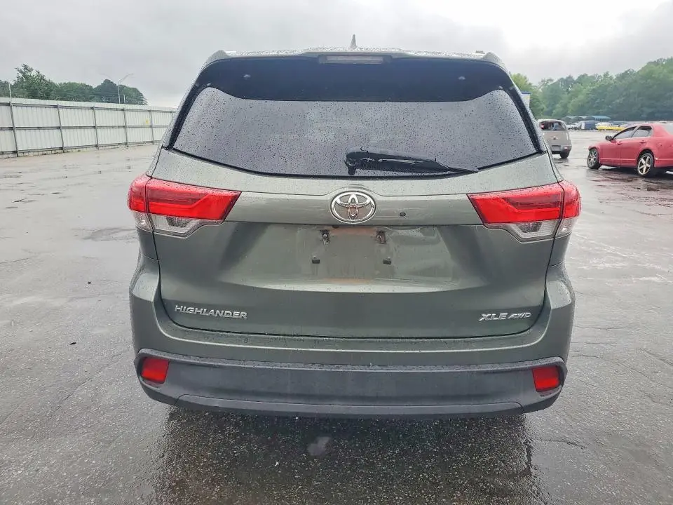 2018 TOYOTA HIGHLANDER XLE  
