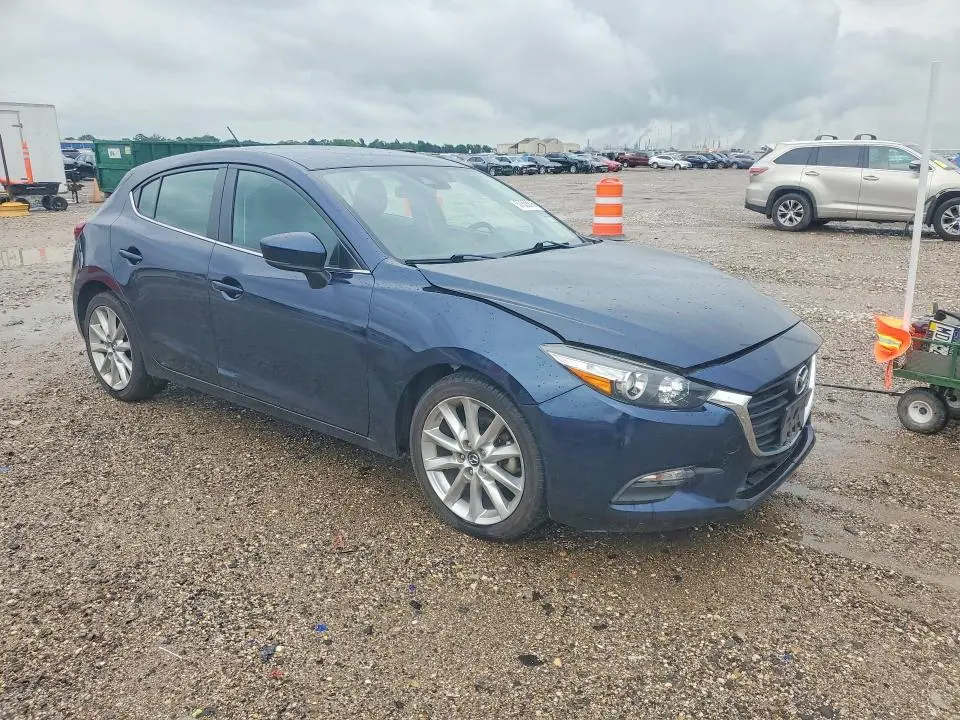 2017 MAZDA 3 TOURING  