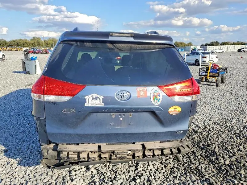 2014 TOYOTA SIENNA XLE  
