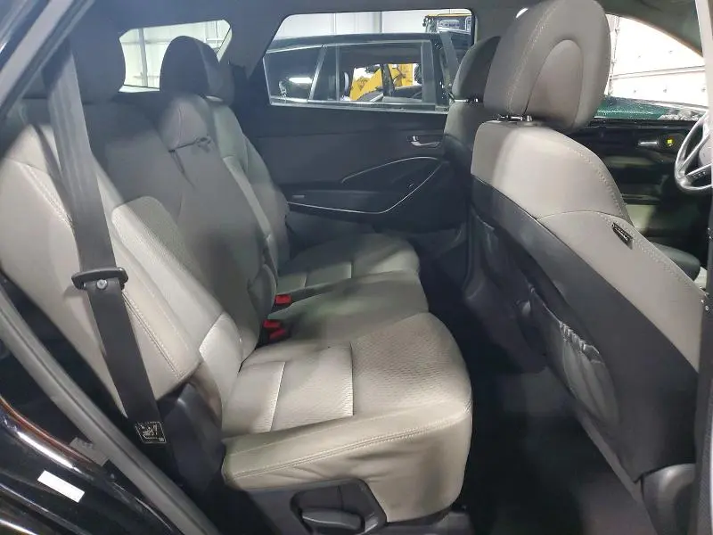 2017 HYUNDAI SANTA FE SE  
