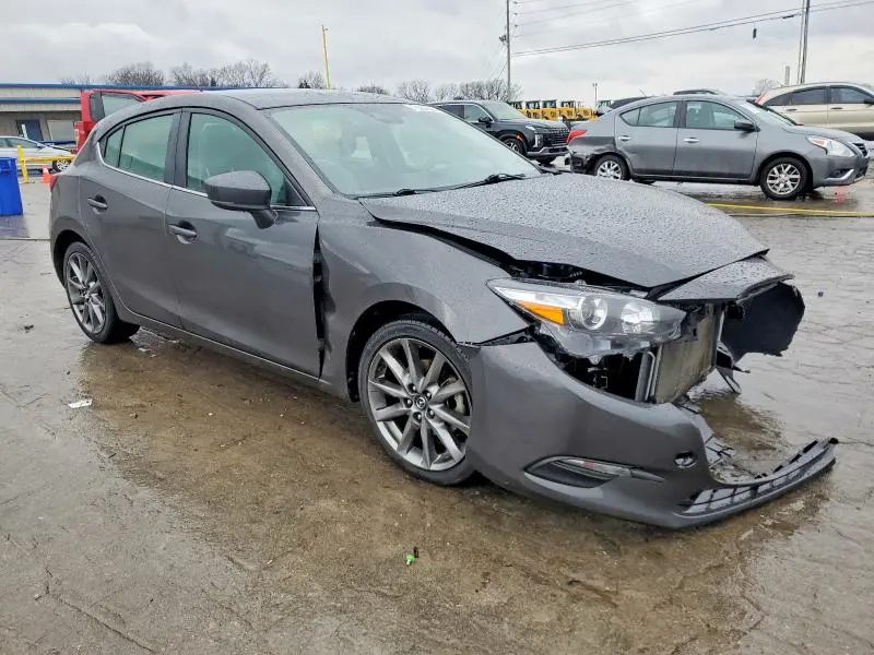 2018 MAZDA 3 TOURING  