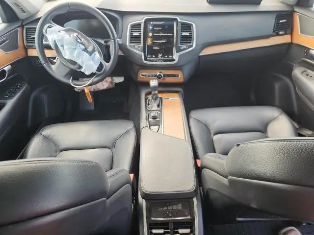 2022 VOLVO XC90 T6 MOMENTUM  