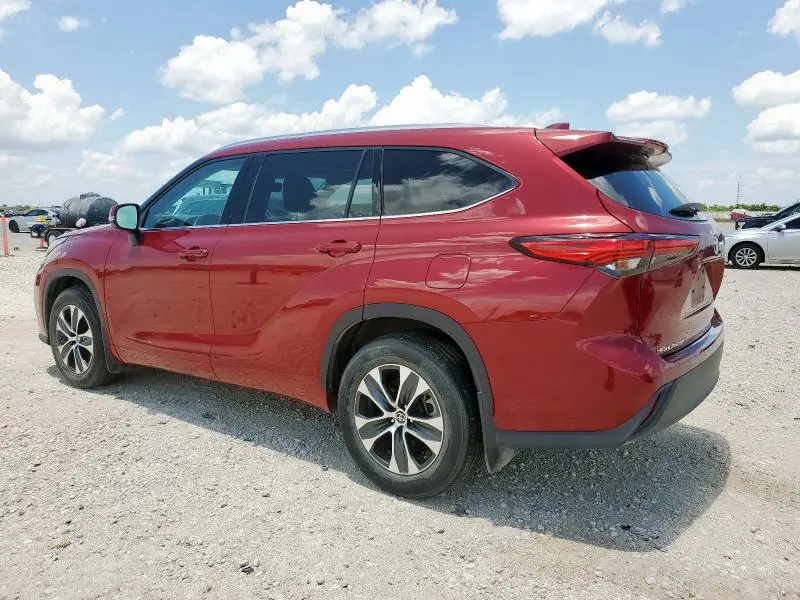 2021 TOYOTA HIGHLANDER XLE  