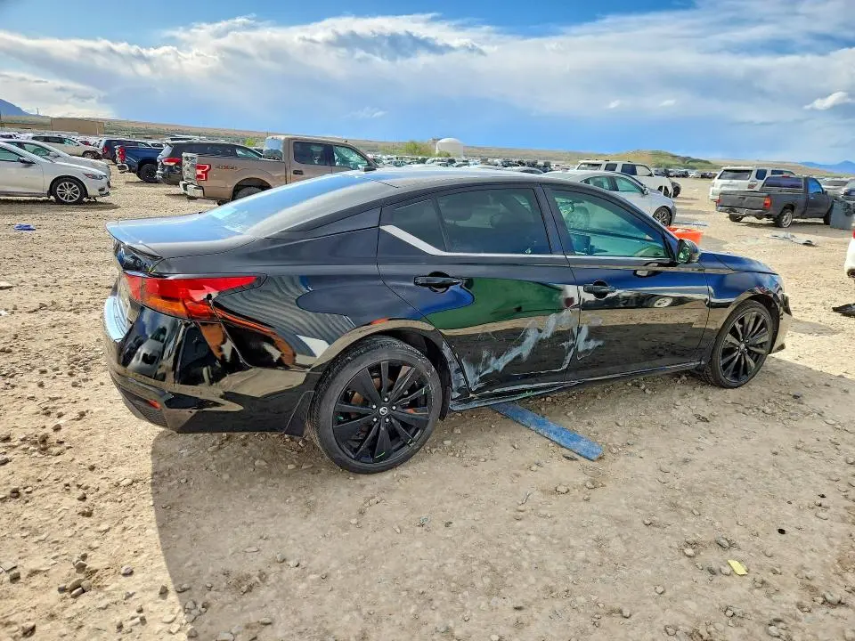 2022 NISSAN ALTIMA SR  