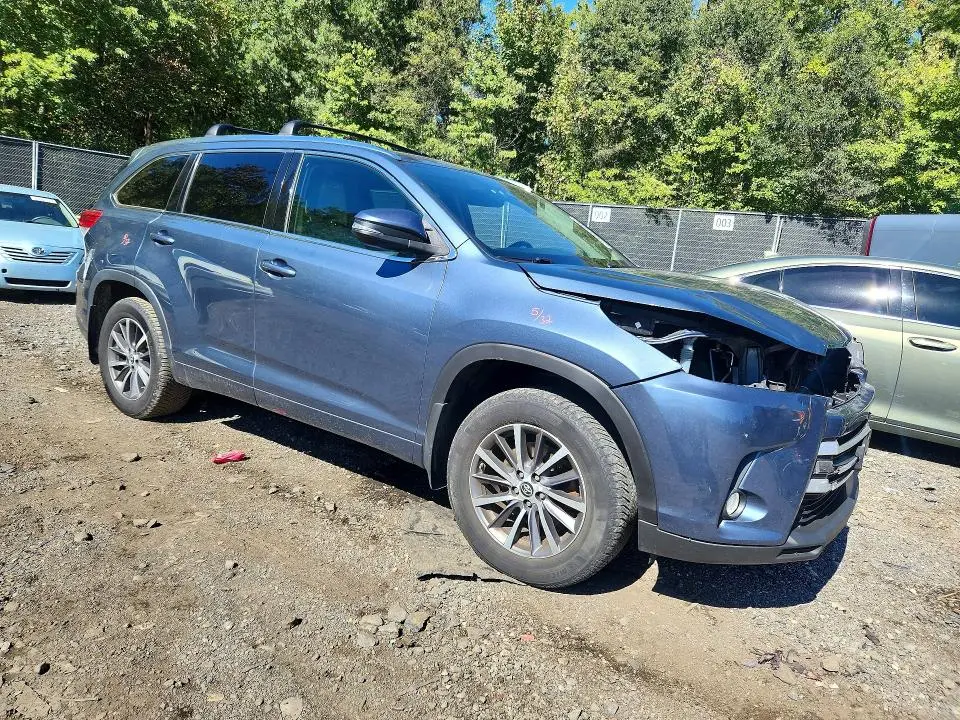 2017 TOYOTA HIGHLANDER XLE  