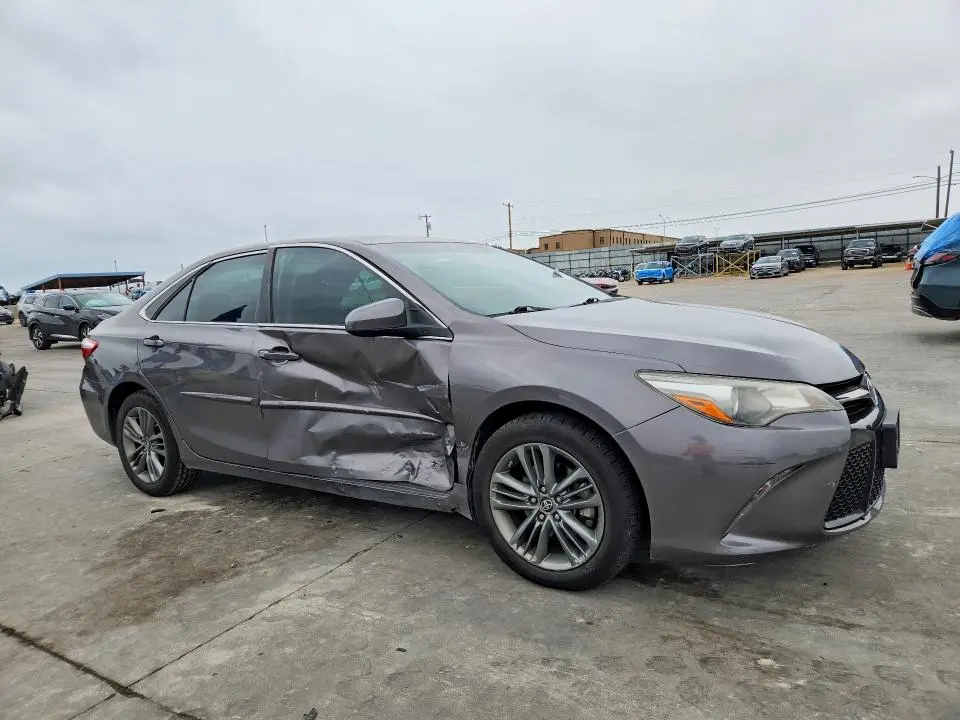 2017 TOYOTA CAMRY SE  