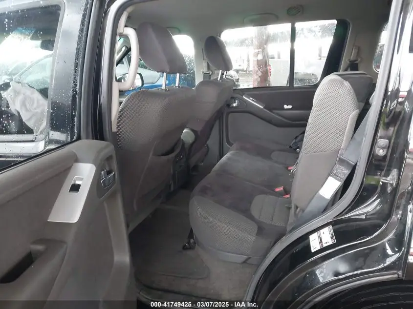 2010 NISSAN PATHFINDER SE