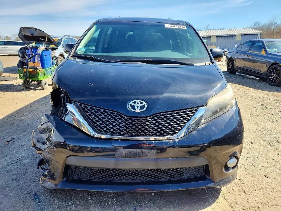 2017 TOYOTA SIENNA SE 8-PASSENGER  