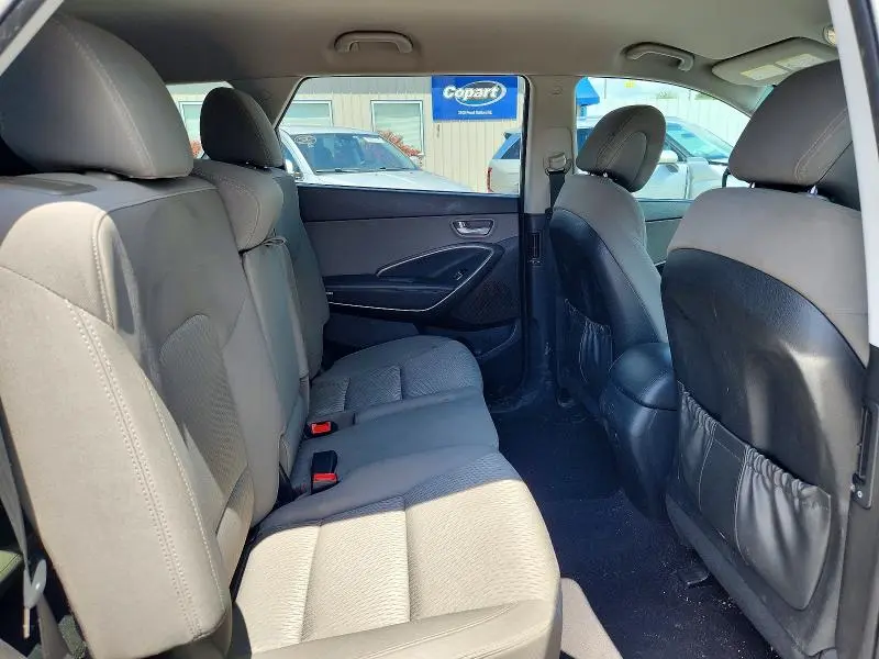 2017 HYUNDAI SANTA FE SE  