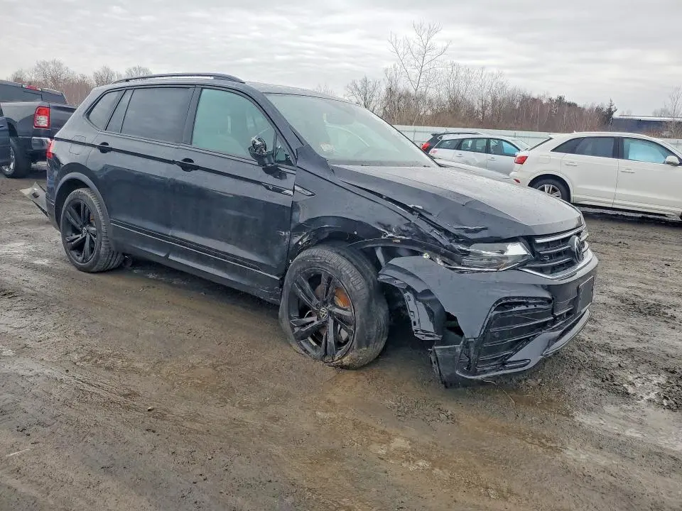 2023 VOLKSWAGEN TIGUAN SE R-LINE BLACK  