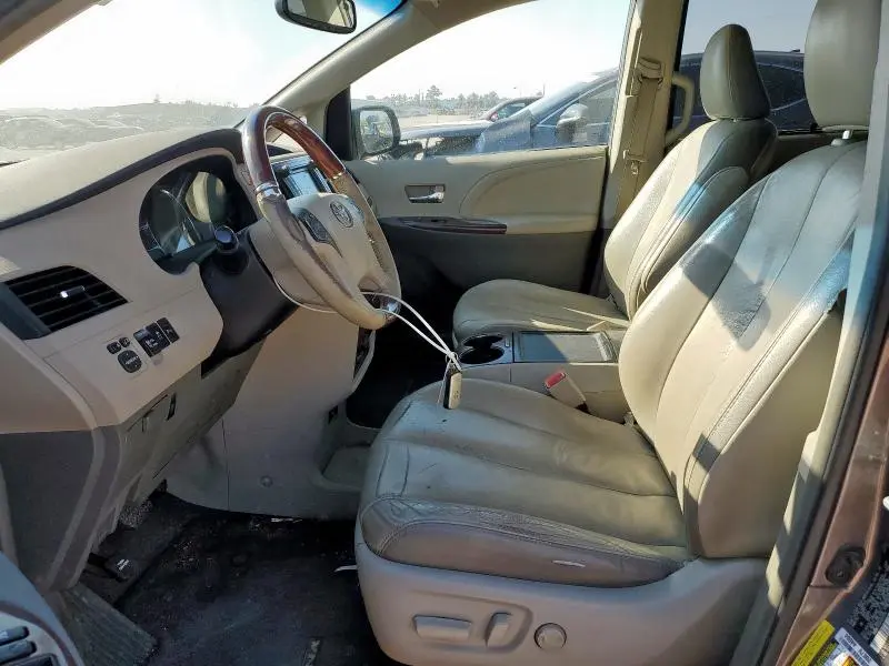 2012 TOYOTA SIENNA XLE  