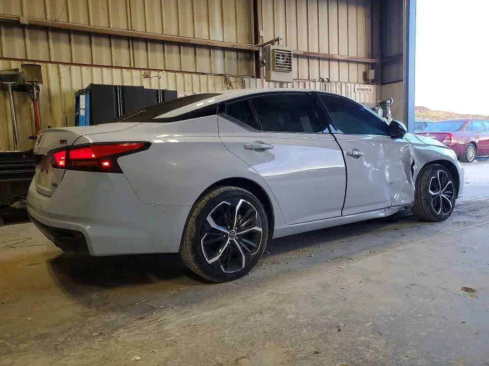 2024 NISSAN ALTIMA SR  