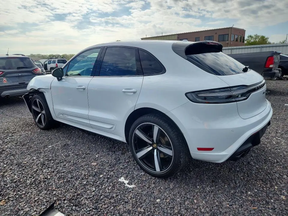 2024 PORSCHE MACAN BASE  