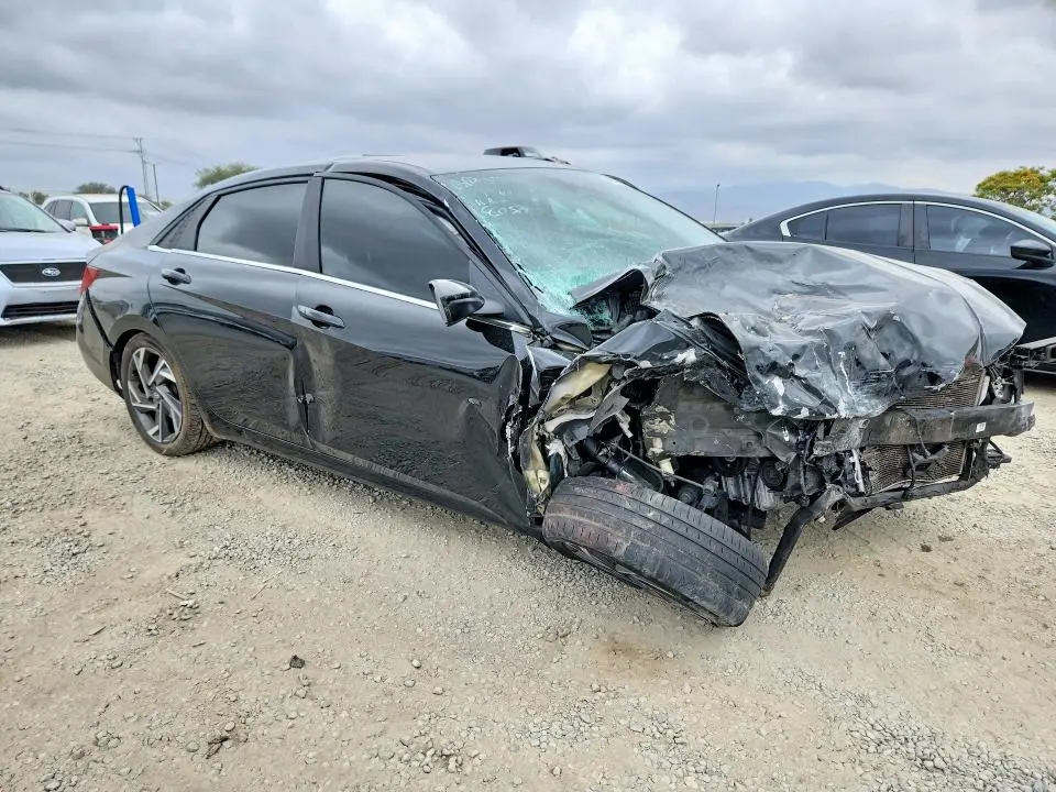 2024 HYUNDAI ELANTRA SEL  