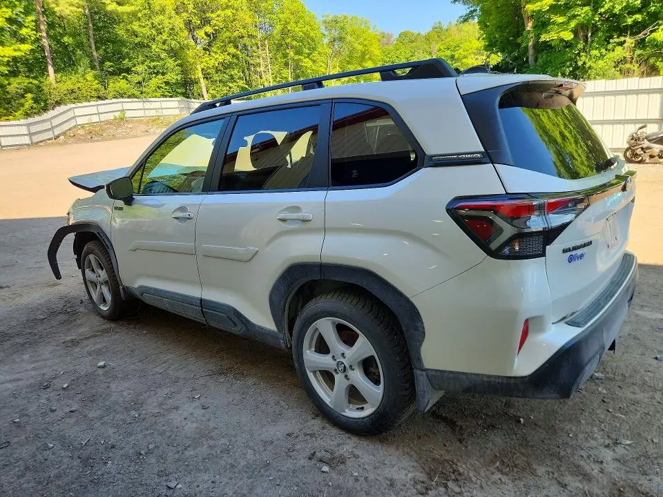 2025 SUBARU FORESTER   