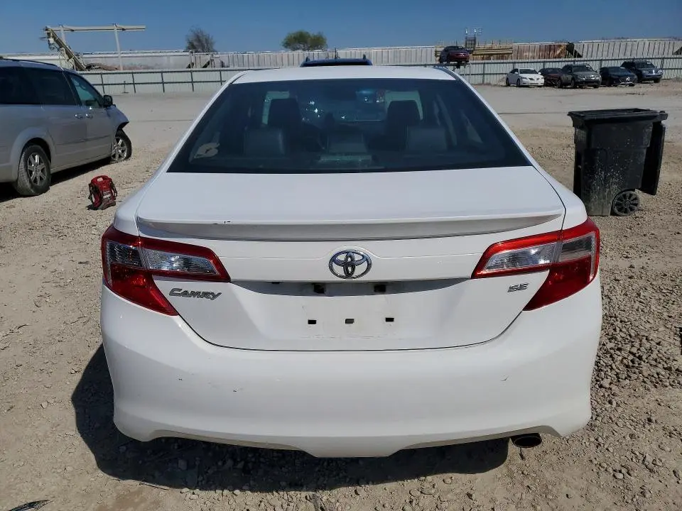 2014 TOYOTA CAMRY SE  