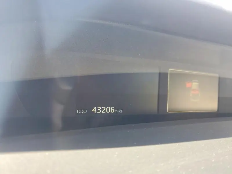 2022 TOYOTA PRIUS LE  
