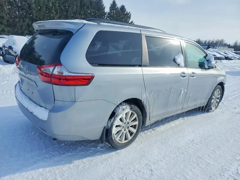 2017 TOYOTA SIENNA LE  