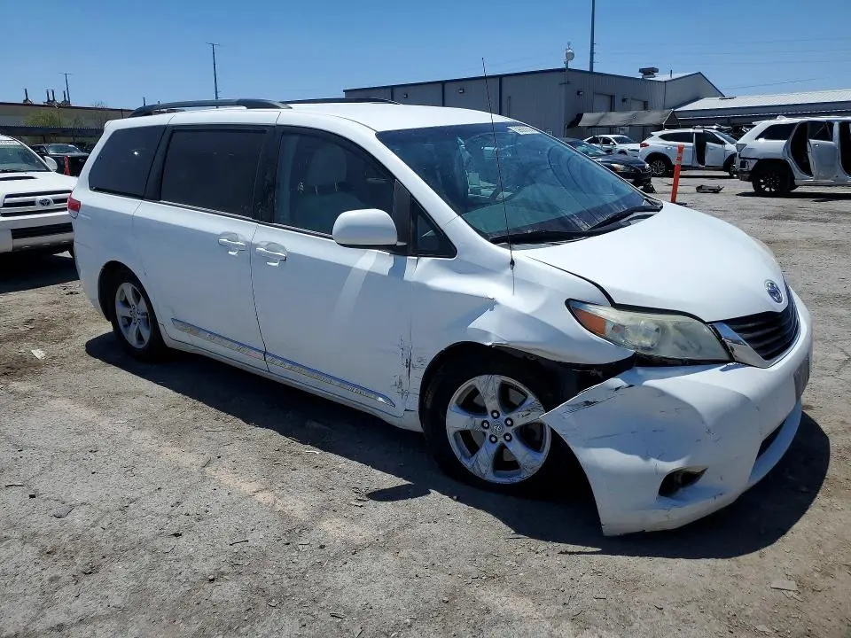 2011 TOYOTA SIENNA LE  