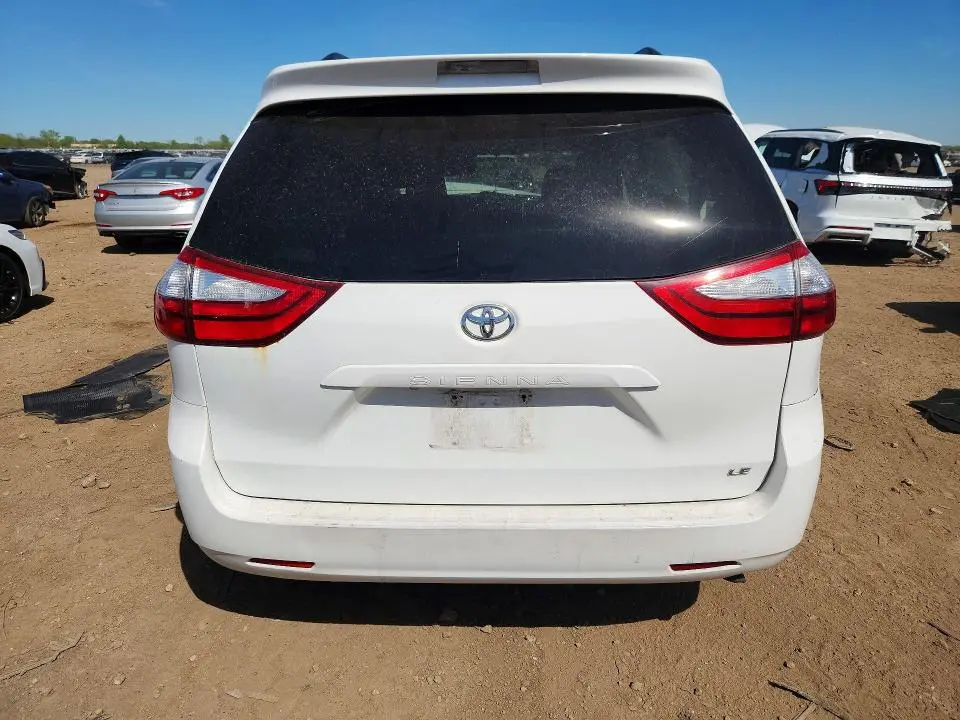 2017 TOYOTA SIENNA LE  
