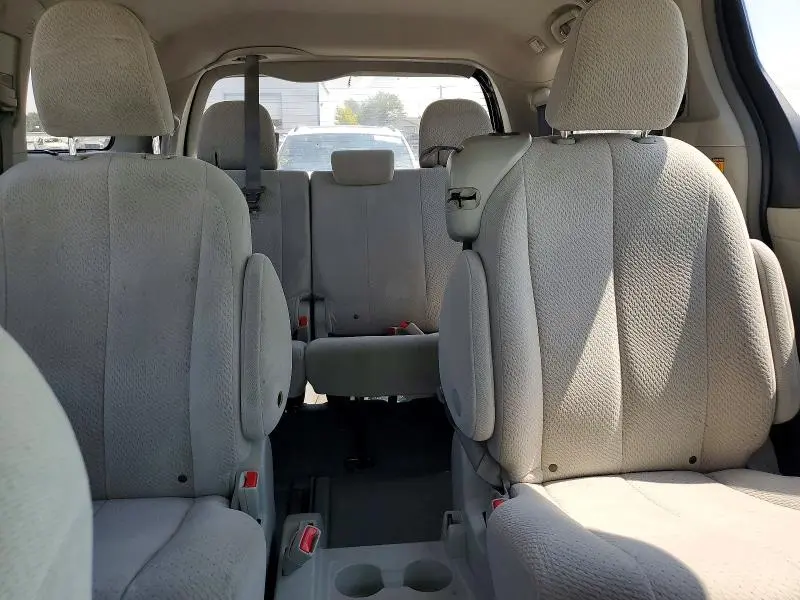 2011 TOYOTA SIENNA LE  