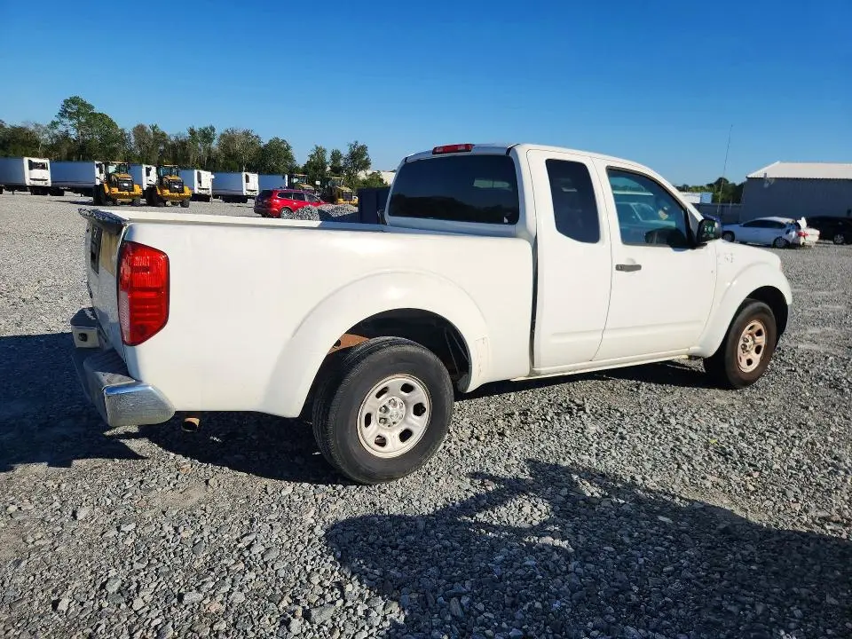 2013 NISSAN FRONTIER S  