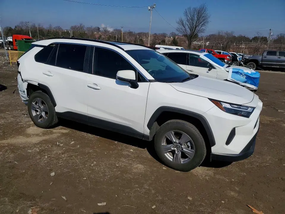 2024 TOYOTA RAV4 XLE  