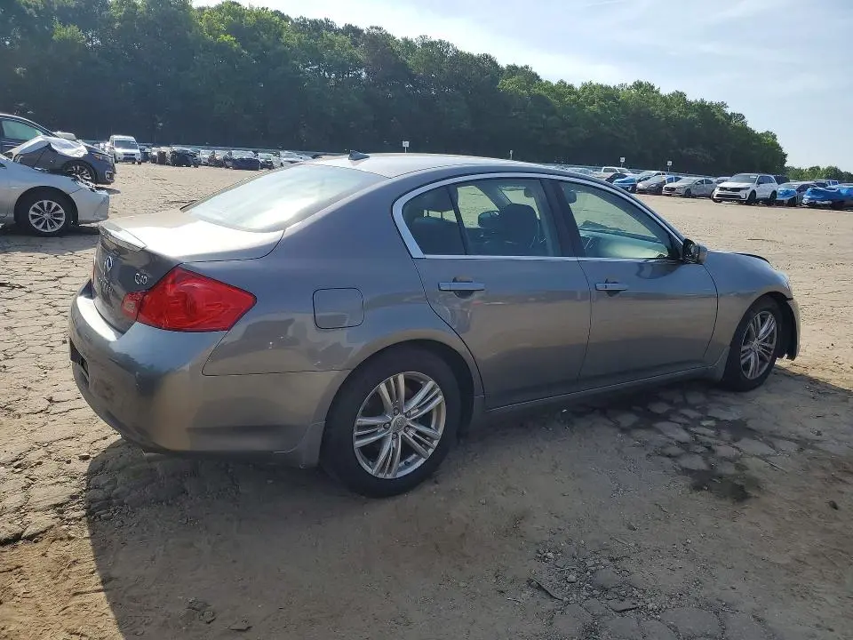 2015 INFINITI Q40 BASE  