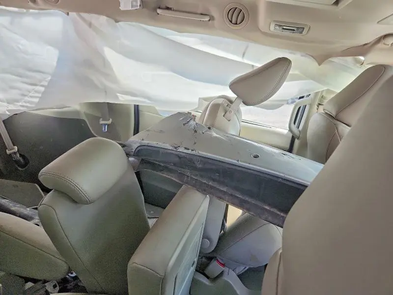 2020 TOYOTA SIENNA XLE PREMIUM 8-PASSENGER  
