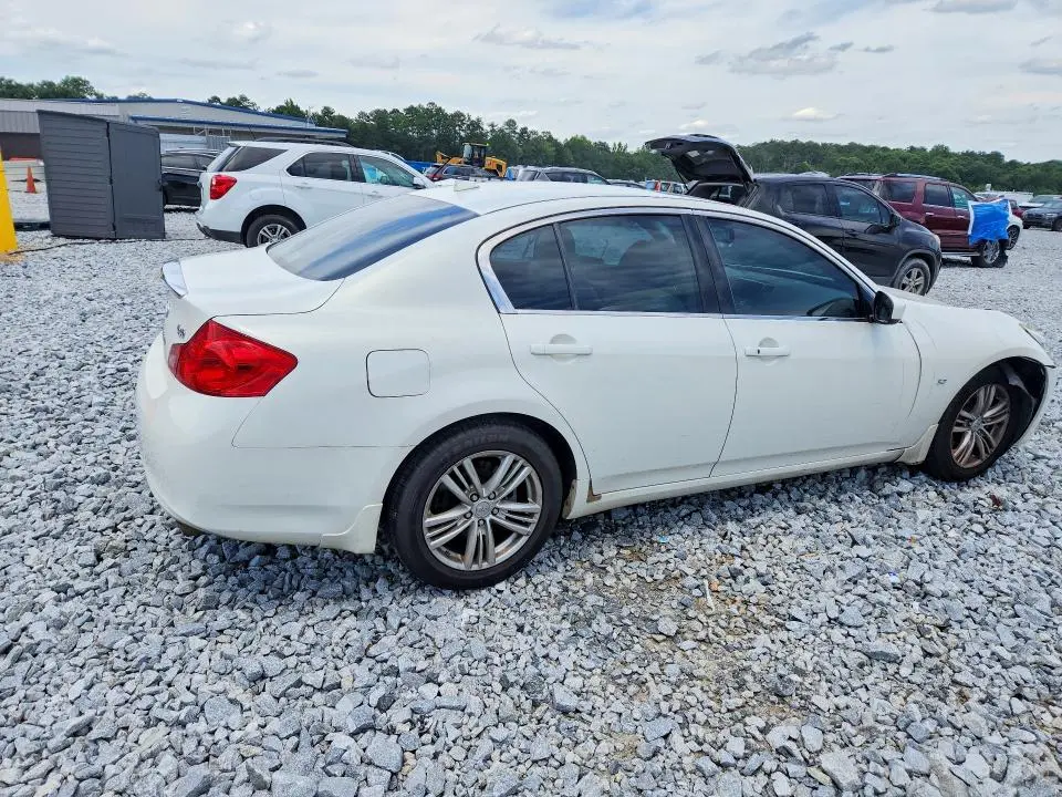 2015 INFINITI Q40 BASE  