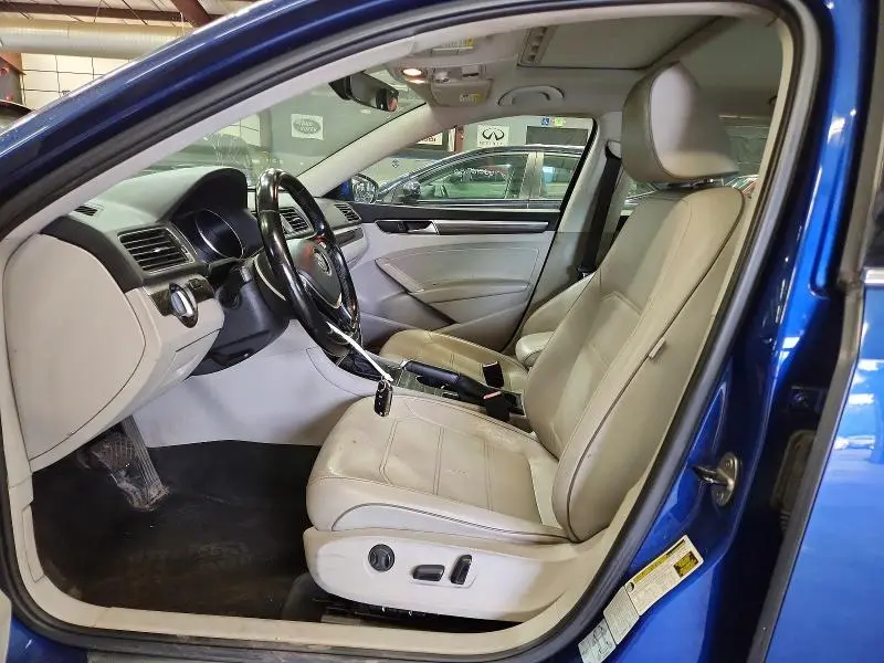 2016 VOLKSWAGEN PASSAT SE  