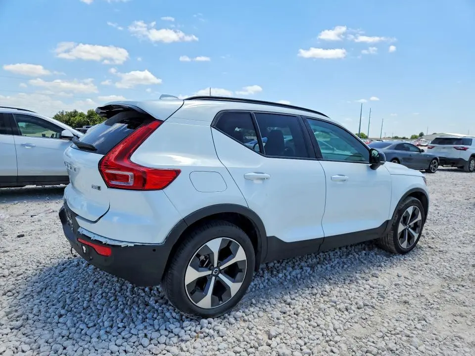 2023 VOLVO XC40 PLUS  