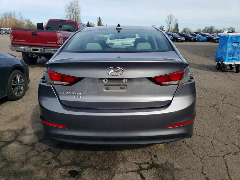 2018 HYUNDAI ELANTRA SE  