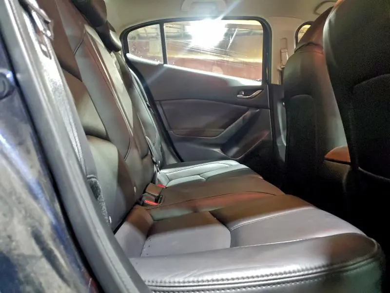 2018 MAZDA 3 TOURING  